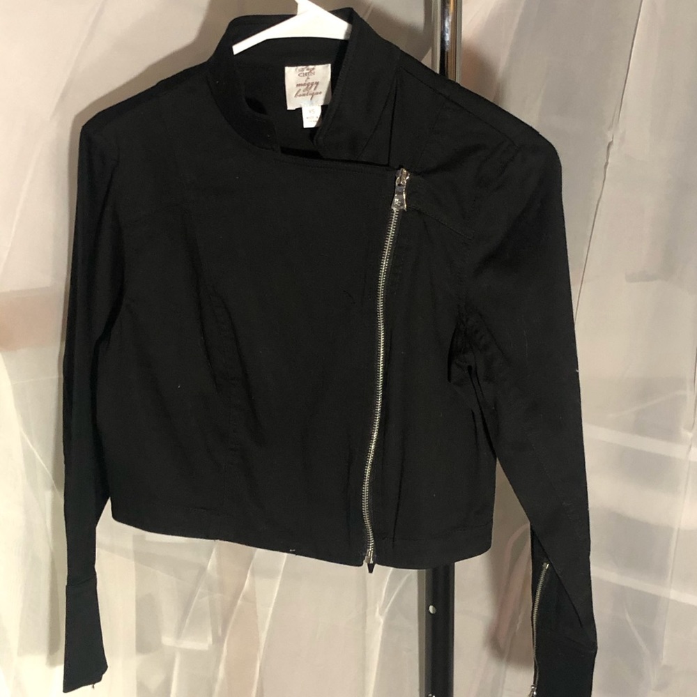 VERY CUTE crop black zip jacket